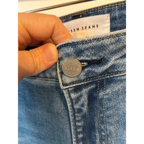 Risen Wide Leg Light Washed Raw Hem Jeans 31 inch inseam - Picture 3 of 7